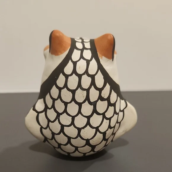 ACOMA POTTERY Handcrafted Ceramic Owl Figurine Signed - Picture 3 of 7